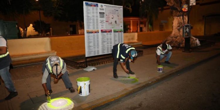 AVANZAN TRABAJOS DE SEÑALIZACIÓN COMO PARTE DEL PLAN DE MEJORA A LA MOVILIDAD URBANA PARA EL CENTRO HISTÓRICO DE MÉRIDA