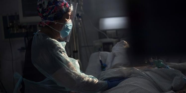 CHILE, CON LEVE REPUNTE EN TASA DE POSITIVIDAD DE CORONAVIRUS TRAS FIESTAS PATRIAS