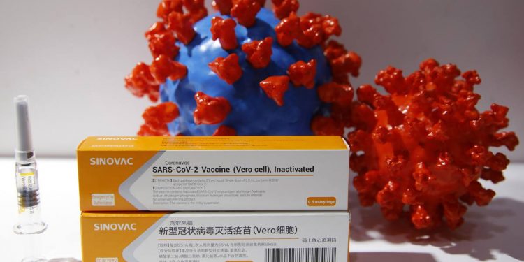 CHINA EXHIBE POR PRIMERA VEZ VACUNAS EN FASE 3 CONTRA EL COVID-19