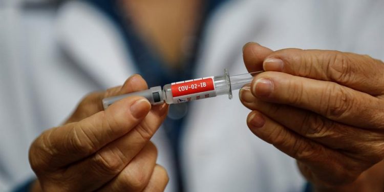 CHINA PODRÍA EMPEZAR A VACUNAR CONTRA EL COVID-19 EN NOVIEMBRE