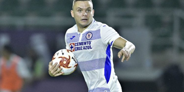 CON POLEMICA INCLUIDA, CRUZ AZUL SE COLOCA LÍDER DE LA LIGA MX