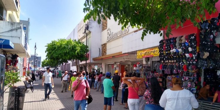 CRECE COMERCIO INFORMAL EN CENTRO HISTÓRICO POR LLEGADA DE AMBULANTES DE OTRAS COLONIAS