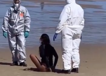 DETIENEN A SURFISTA QUE ACUDIÓ A LA PLAYA SABIENDO QUE TENÍA COVID-19