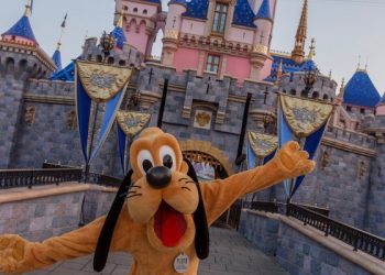 DISNEY DESPIDE 28 MIL EMPLEOS EN EU POR PANDEMIA