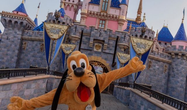 DISNEY DESPIDE 28 MIL EMPLEOS EN EU POR PANDEMIA