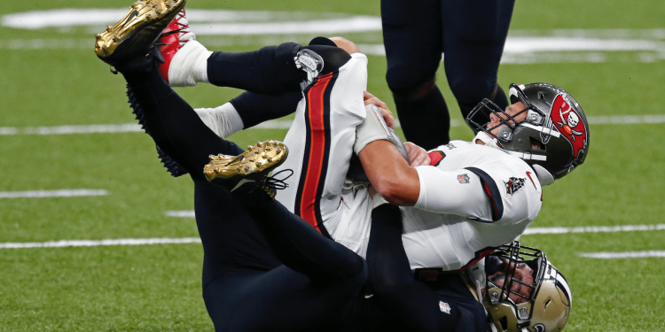 DOLOROSO DEBUT CON TAMPA BAY PARA TOM BRADY