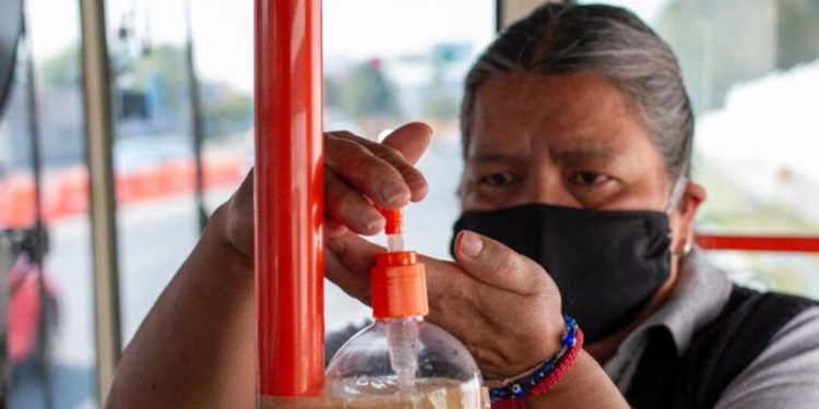 EN MÉXICO CIRCULA GEL ANTIBACTERIAL CON METANOL