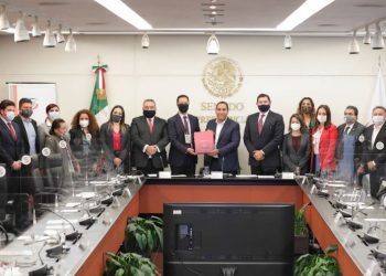 ENTREGAN PAQUETE ECONÓMICO 2021 EN EL SENADO