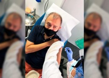 ERNESTO HERRERA, PRIMER MEXICANO EN EL MUNDO QUE SE VACUNA CONTRA CORONAVIRUS
