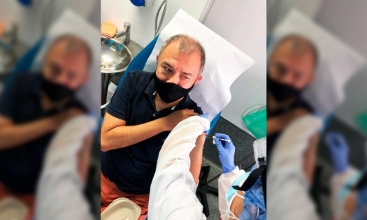 ERNESTO HERRERA, PRIMER MEXICANO EN EL MUNDO QUE SE VACUNA CONTRA CORONAVIRUS