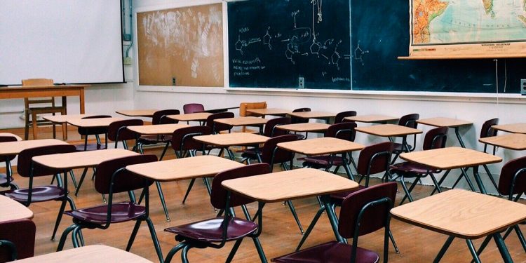 ESCUELA DE NUEVO LEÓN ES MULTADA CON 400 MIL PESOS POR DAR CLASES PRESENCIALES