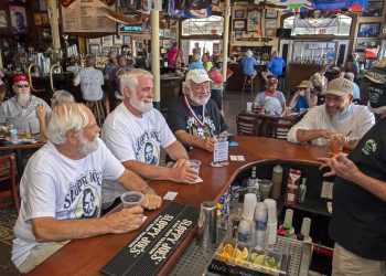 FLORIDA LEVANTA RESTRICCIONES A RESTAURANTES Y BARES