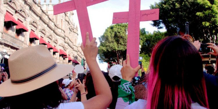 HOMICIDIO DOLOSO, FEMINICIDIOS Y VIOLENCIA FAMILIAR AUMENTAN EN MÉXICO: DURAZO