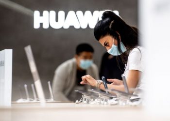 HUAWEI RECONOCE QUE LUCHA POR SOBREVIVIR ANTE «INCESANTE AGRESIÓN» DE EU