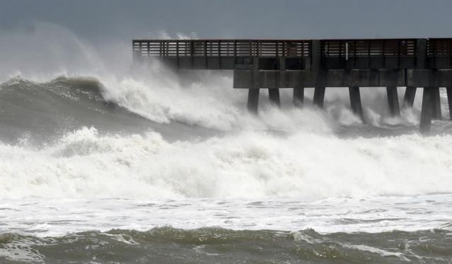 LA TORMENTA «BETA» SE ACERCA A TEXAS Y EL HURACÁN «TEDDY» A BERMUDAS