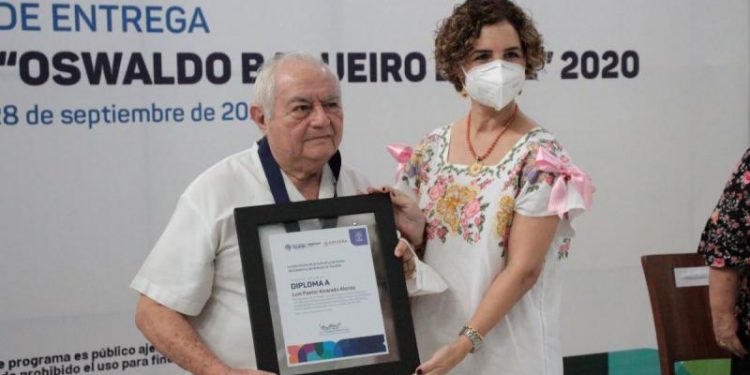 LUIS ALVARADO ALONZO, MEDALLA «OSWALDO BAQUEIRO LÓPEZ» 2020