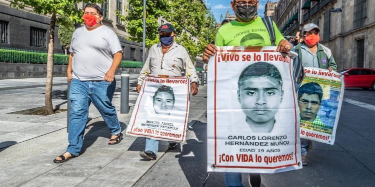 LÓPEZ OBRADOR ALISTA INFORME A SEIS AÑOS DEL CASO AYOTZINAPA