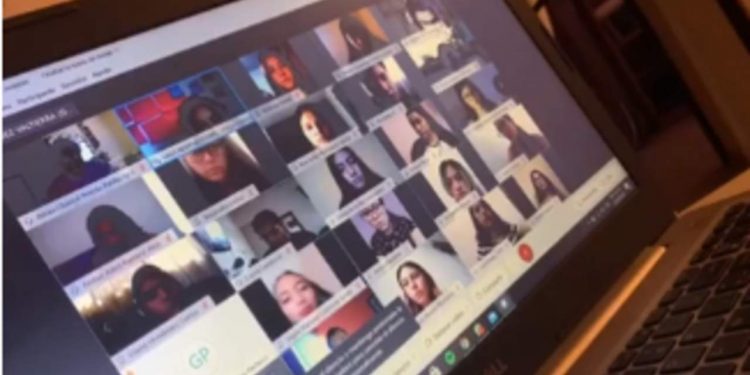 MAESTRA DE PSICOLOGÍA DE DURANGO MALTRATÓ A SUS ALUMNOS DURANTE CLASE VIRTUAL