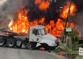 MUEREN 4 PERSONAS POR EXPLOSIÓN DE PIPA EN LA CARRETERA PARAÍSO-COMALCALCO