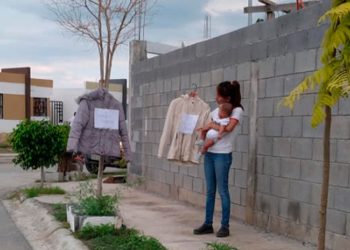 MUJER INTERCAMBIA ROPA POR PAÑALES PARA SU BEBÉ Y RECIBE AYUDA EN MONTERREY