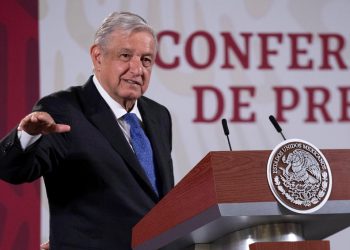 «NO DEBO METERME EN LOS ASUNTOS INTERNOS DE MORENA», DICE LÓPEZ OBRADOR