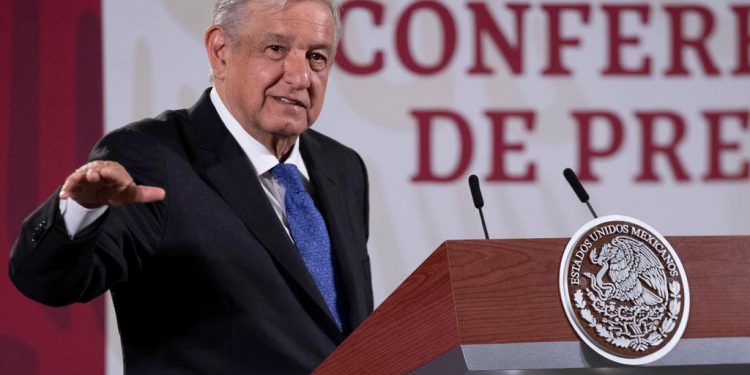 «NO DEBO METERME EN LOS ASUNTOS INTERNOS DE MORENA», DICE LÓPEZ OBRADOR
