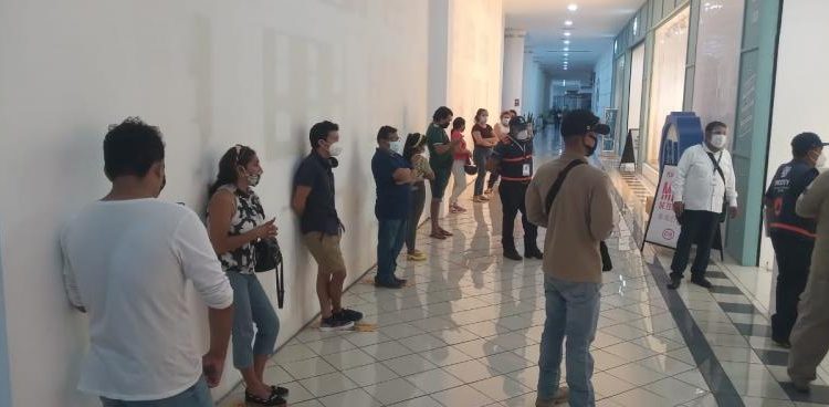 POR AGLOMERACIONES, PROCIVY CIERRA LOCAL EN PLAZA COMERCIAL