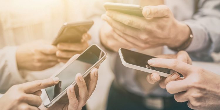 PRECIO DE TELEFONÍA CELULAR PODRÍA AUMENTAR EN 2021: CCE