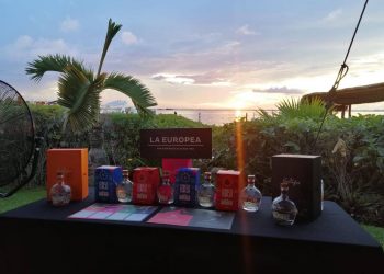 PRESENTAN PRODUCTOS EDICIÓN ESPECIAL POR EL 50 ANIVERSARIO DE CANCÚN