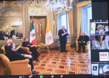 RECIBE ARZOBISPO YUCATECO MEDALLA OHTLI