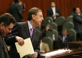RENUNCIA JAIME CÁRDENAS AL INSTITUTO PARA DEVOLVERLE AL PUEBLO LO ROBADO