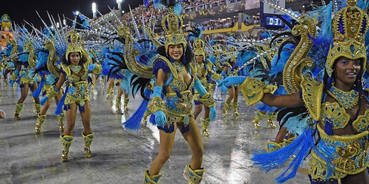 RÍO DE JANEIRO SUSPENDE DESFILES DEL CARNAVAL 2021 POR COVID-19