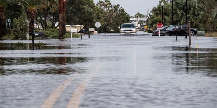 «SALLY» DEJA UN MUERTO Y CAUSA INUNDACIONES EN SURESTE DE ESTADOS UNIDOS