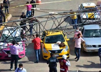 SE DESPLOMA GRÚA EN CONSTRUCCIÓN DEL DISTRIBUIDOR UNIVERSIDAD