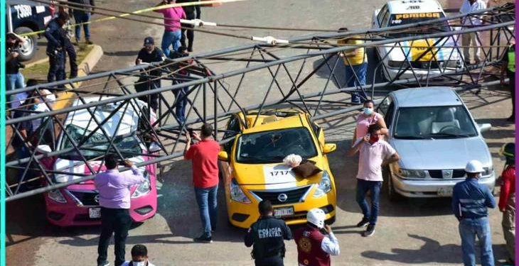 SE DESPLOMA GRÚA EN CONSTRUCCIÓN DEL DISTRIBUIDOR UNIVERSIDAD