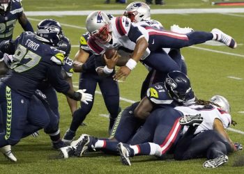 SEAHAWKS FRENAN A NEWTON Y DERROTAN A PATRIOTS 35-30