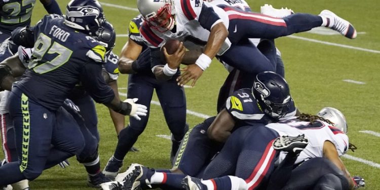 SEAHAWKS FRENAN A NEWTON Y DERROTAN A PATRIOTS 35-30