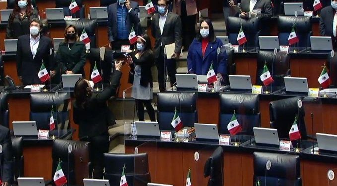 SENADO GUARDA UN MINUTO DE SILENCIO POR VÍCTIMAS DE EXPLOSIÓN EN LA CARRETERA COMALCALCO-PARAÍSO