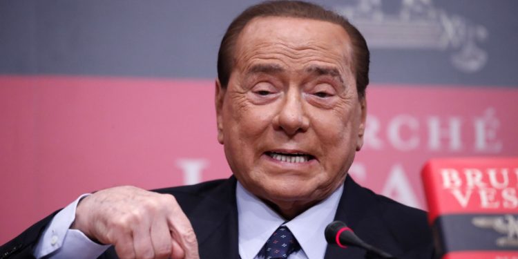 SILVIO BERLUSCONI, EXPRIMER MINISTRO DE ITALIA FUE HOSPITALIZADO POR COVID-19