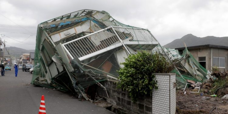 TIFÓN DEJA UN MUERTO Y 4 DESAPARECIDOS EN JAPÓN