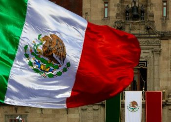 TRABAJADORES DE SALUD SERÁN RECONOCIDOS EN DESFILE MILITAR DEL 16 DE SEPTIEMBRE, ANUNCIA AMLO