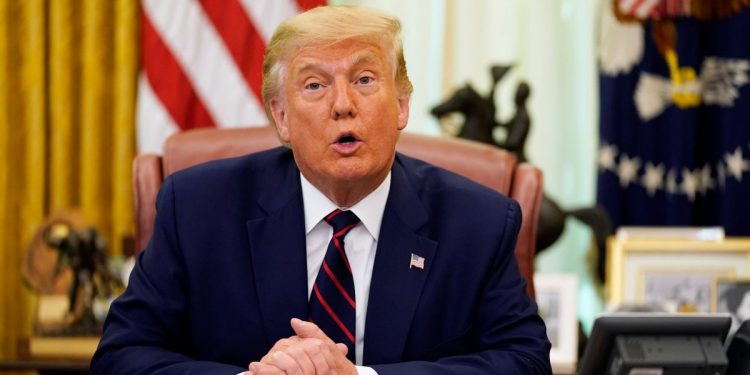 TRUMP CALIFICÓ DE «ESTÚPIDOS» A LOS LATINOS, SEGÚN UN LIBRO DE SU EX ABOGADO