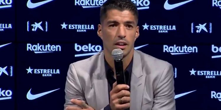 UN EMOCIONADO LUIS SUÁREZ SE DESPIDE DEL BARCELONA