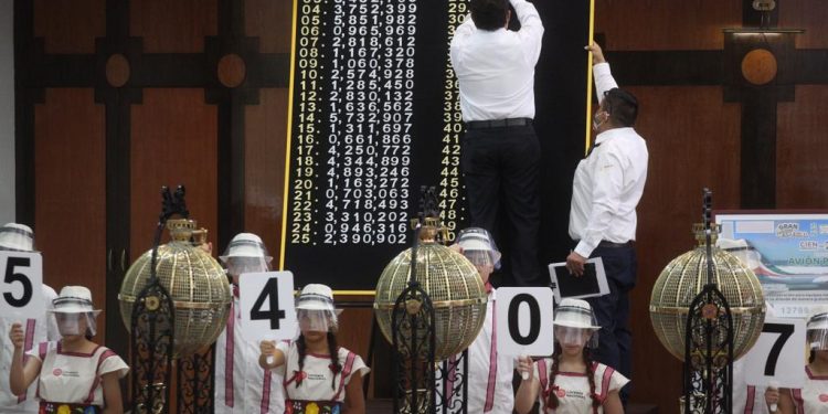 UN KÍNDER Y CUATRO HOSPITALES, ENTRE GANADORES DE LA RIFA DEL AVIÓN