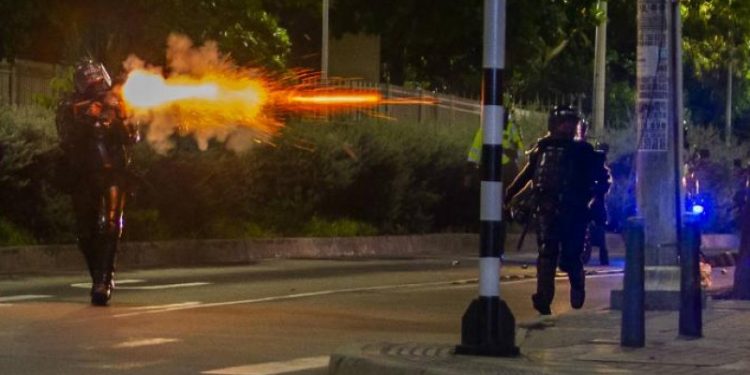VIOLENTAS PROTESTAS EN COLOMBIA DEJAN 10 MUERTOS Y DECENAS DE HERIDOS