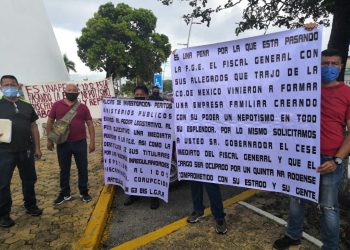AGENTES DE LA FGE SE MANIFIESTAN EN EL CONGRESO Y PIDEN EQUIDAD EN SUELDOS
