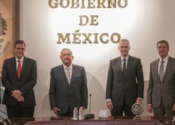AMLO DIALOGA CON DIRECTOR COCA-COLA EN PLENA CRISIS SOBRE REFRESCOS