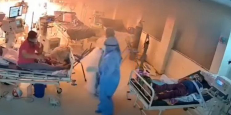 ¡DE TERROR! EXPLOTA VENTILADOR MECÁNICO FRENTE A PACIENTES DE ÁREA COVID (+ VIDEO)