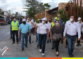 RECORREN ZONAS AFECTADAS DE PUERTO MORELOS