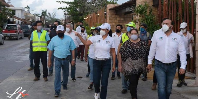 RECORREN ZONAS AFECTADAS DE PUERTO MORELOS